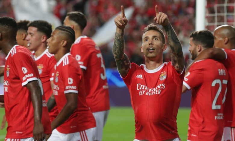 Un gran Grimaldo ilumina el estreno del Benfica