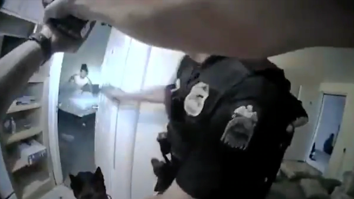 Un policía mata de un disparo en Ohio a un hombre negro de 20 años desarmado en la cama