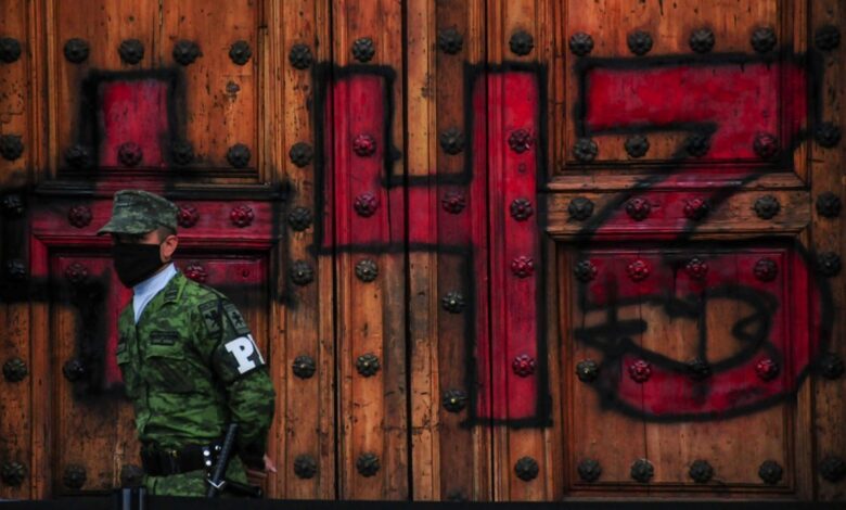 Van 4 militares detenidos por Ayotzinapa; 'No lo detuvieron, se entregó', dice Rosales sobre general Rodríguez Pérez