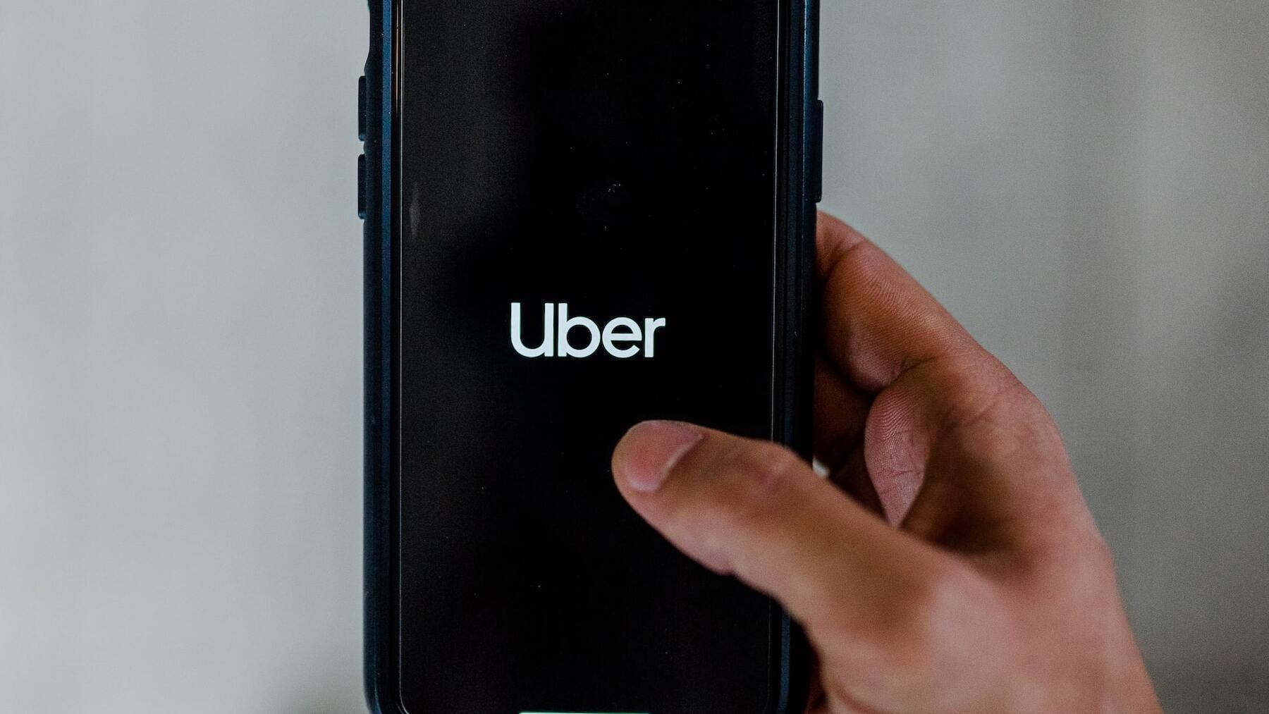 Viajar con niños en Taxi o Uber: ¿Necesitan silla infantil?