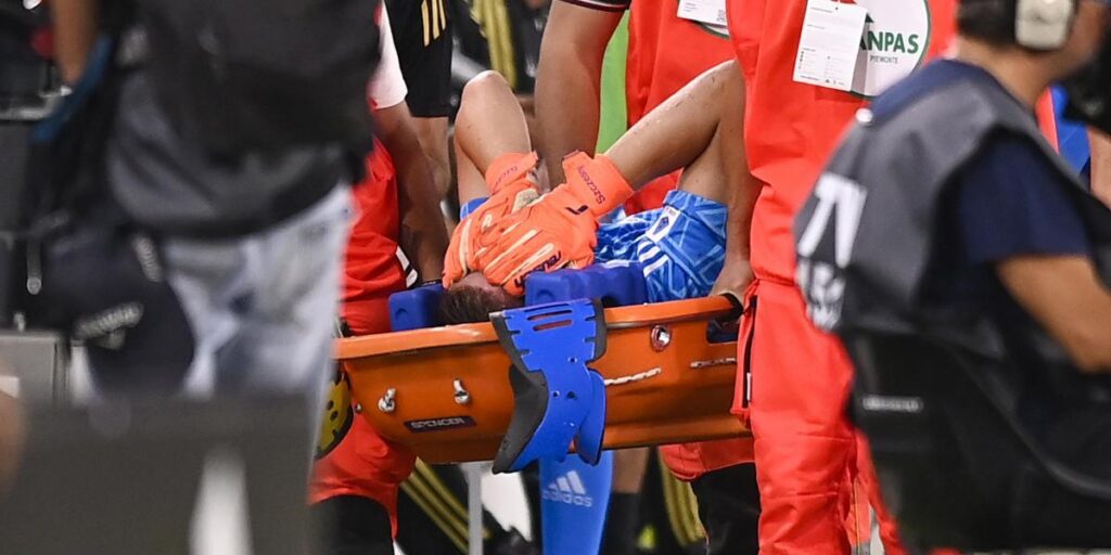 Vlahovic revitaliza a la Juventus, que pierde a Szczesny