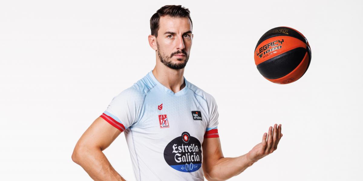 Westermann: “Estoy muy feliz de regresar a la mejor Liga de Europa”