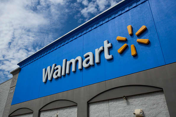 piloto amenaza con estrellarse contra un Walmart