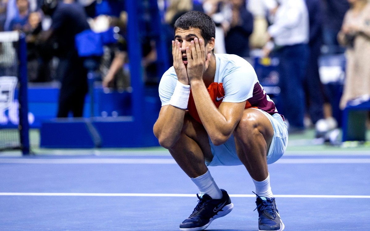 ¡Por detrás de la espalda! El punto imposible de Carlos Alcaraz | Video