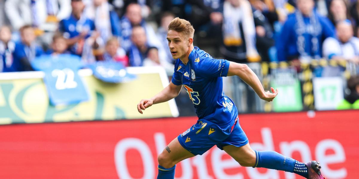 ¡Un error propicia un gol tempranero del Lech Poznan!