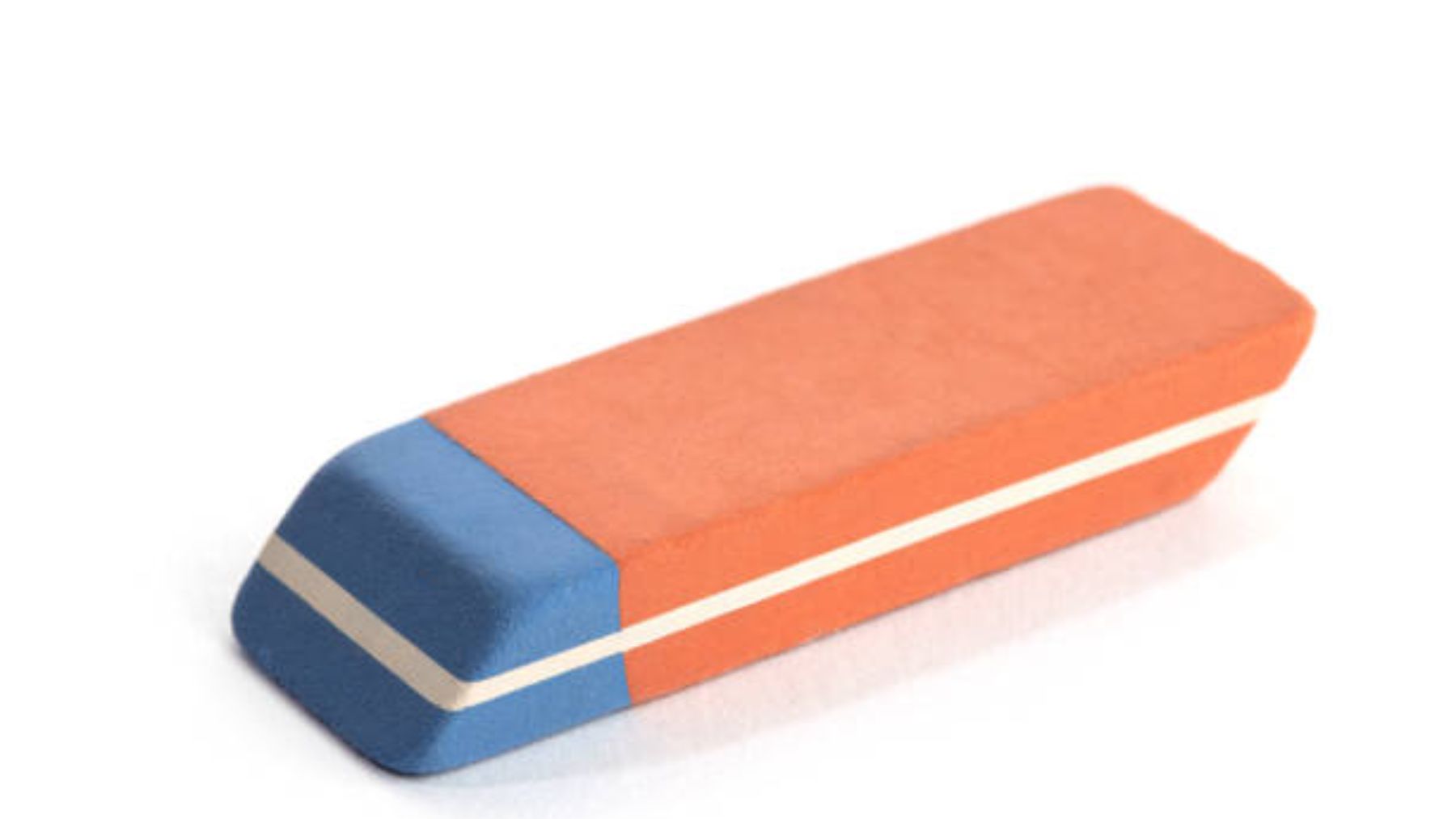 ¿Para qué sirve realmente la parte azul de la goma de borrar?