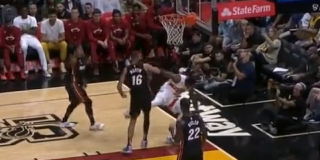 ¿Basket o rugby? La NBA presencia la posible pelea del año