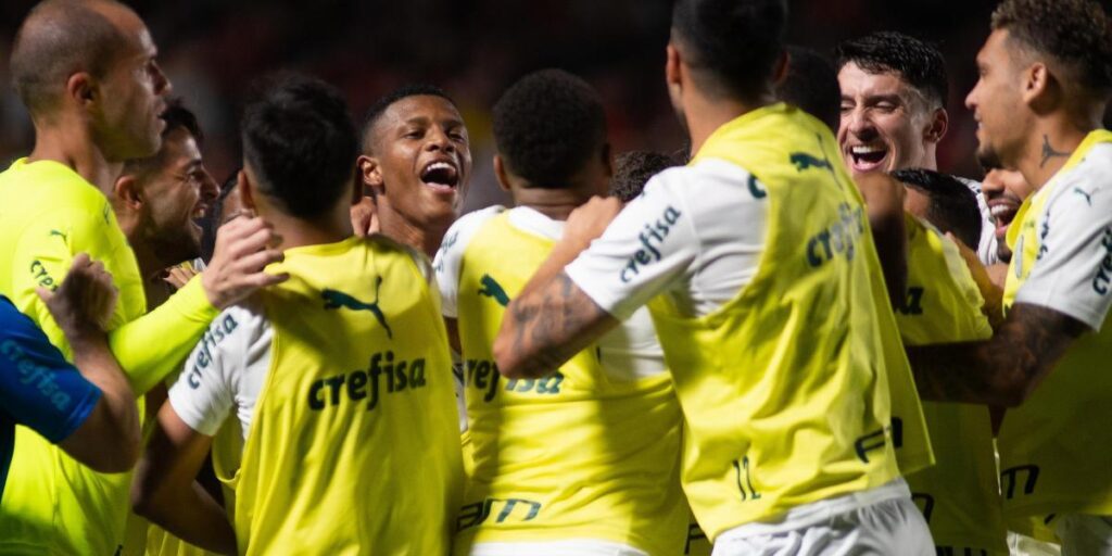 1-1: El Palmeiras tropieza pero mantiene el liderato