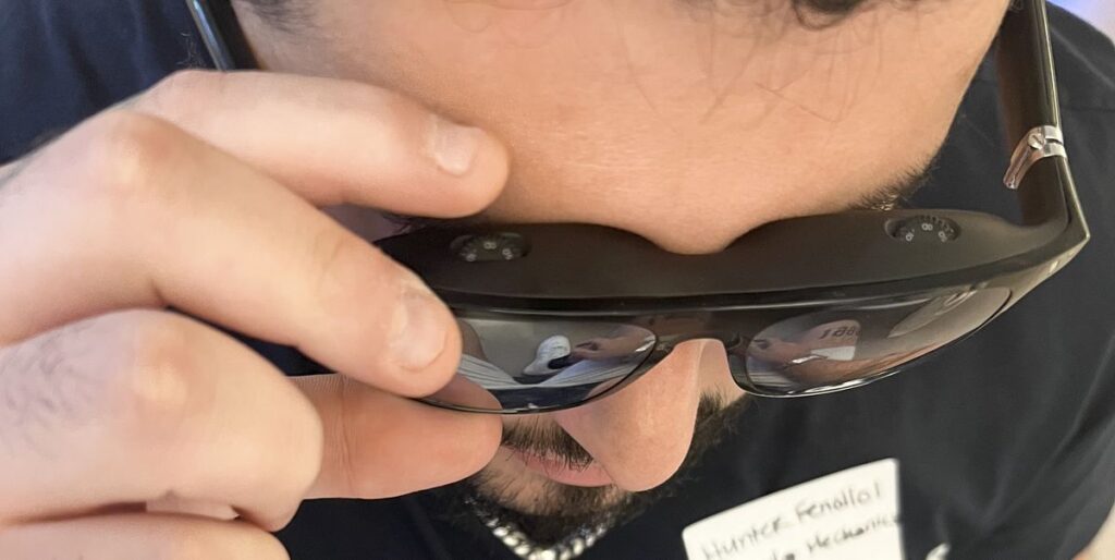 Las gafas inteligentes de Viture aumentan la realidad de la manera más práctica que hemos visto