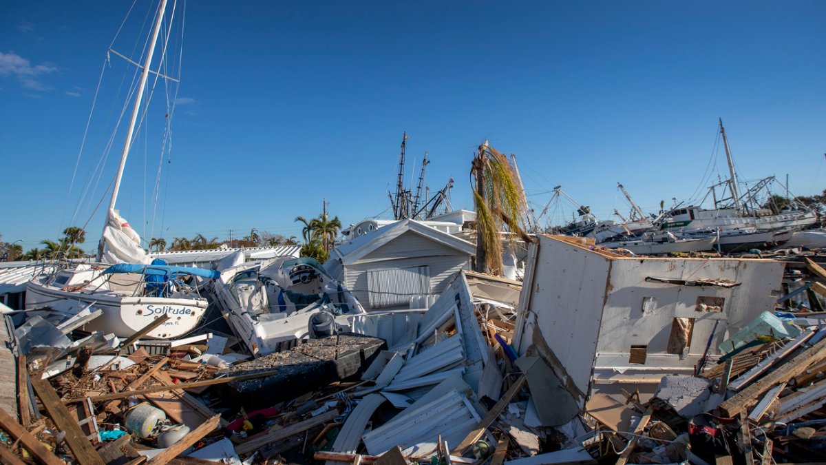 avanzan labores de rescate en Fort Myers entre caos