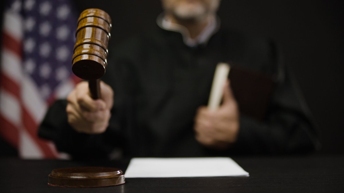 sentencian a hombre por matar de hambre a su hijo