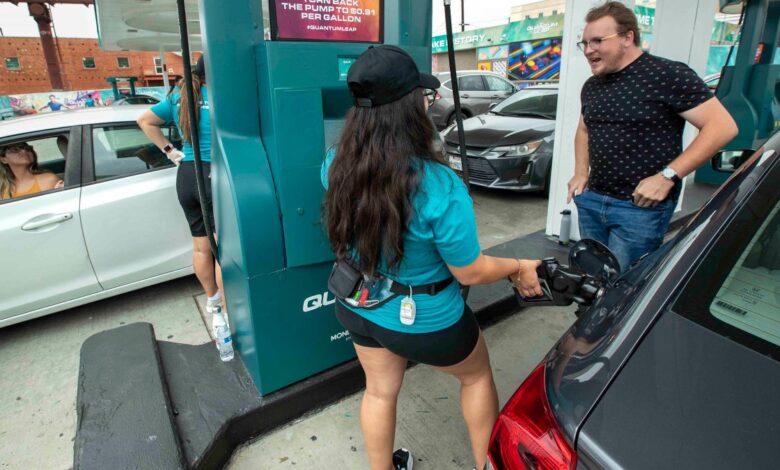 Por qué los precios de la gasolina vuelven a subir y qué puedes hacer para ahorrar dinero
