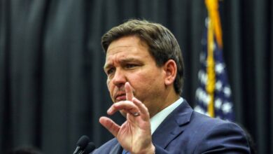 Nueva demanda al gobernador de Florida por traslado de migrantes