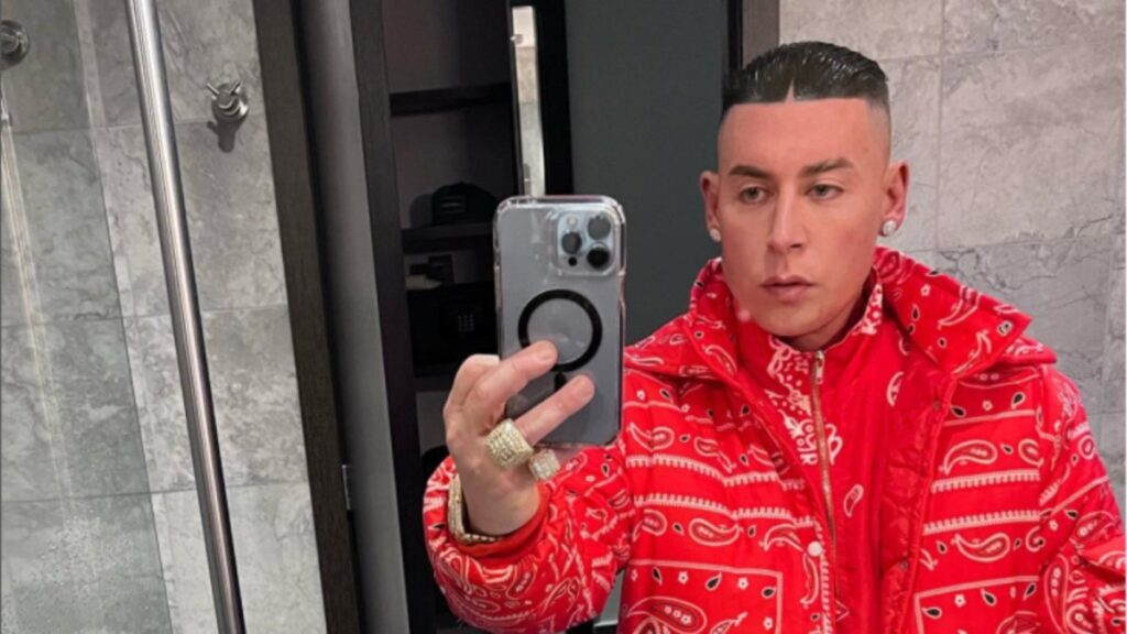 Detienen al cantante urbano Cosculluela por presunta violencia de género