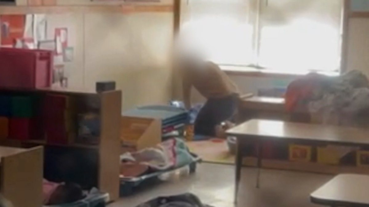 Madre denuncia abuso contra su hijo en cuido de Downers Grove