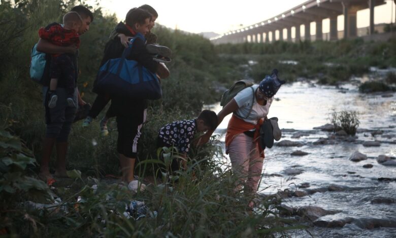 Biden recurre a una norma de la era Trump para expulsar a los migrantes venezolanos