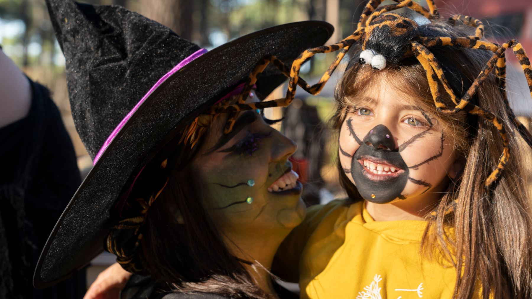 ¿Buscas vivir un escalofriante y divertido Halloween en familia y junto al mar?