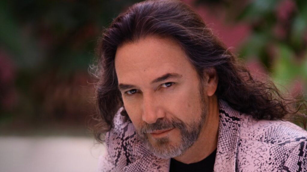 Rauw Alejandro, Chiquis y Marco Antonio Solís actuarán en los Latin Grammy