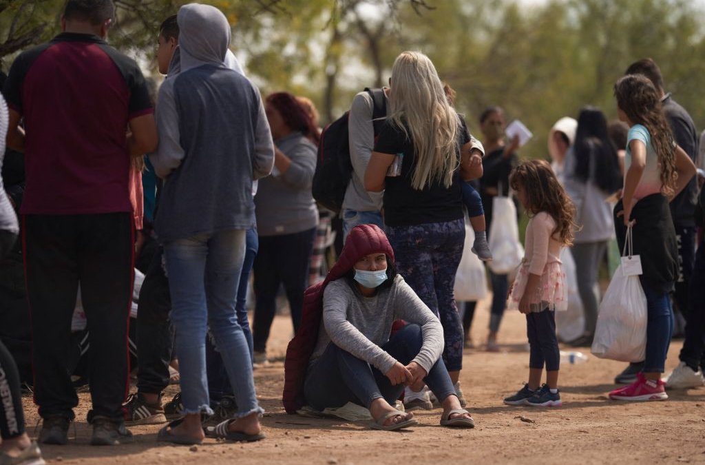 Aumenta dramáticamente cantidad de migrantes aglomerados en pueblo al sur de México