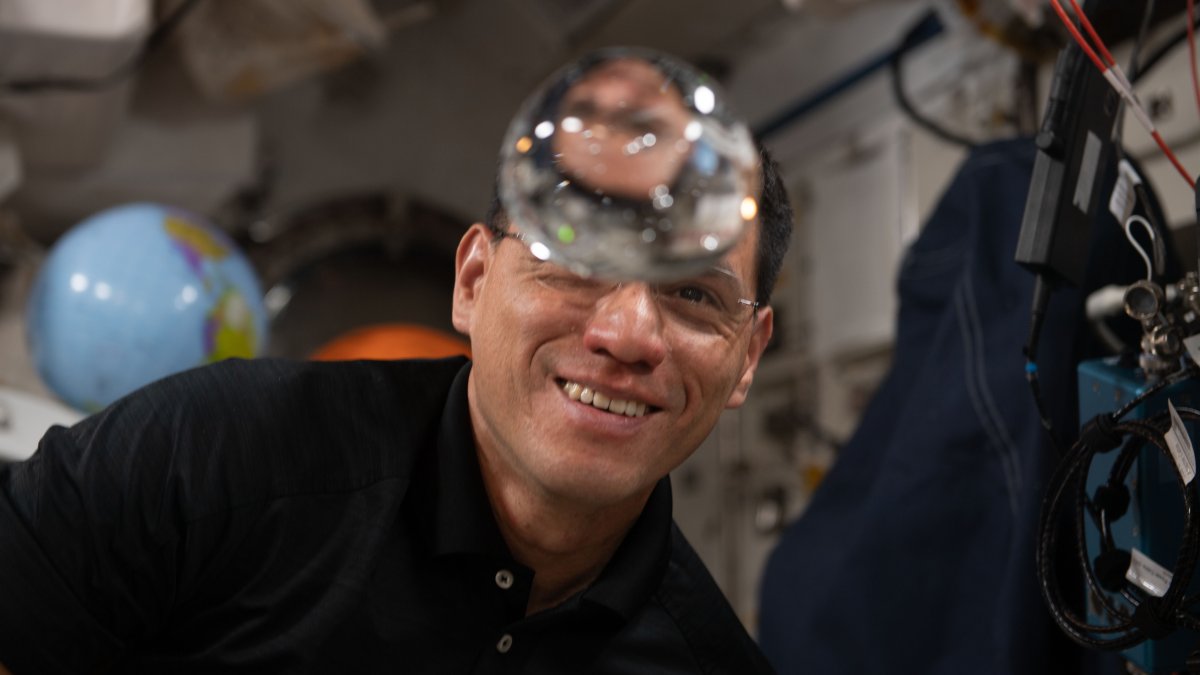 Frank Rubio dice que la comida para ir en camino al espacio no es tan buena