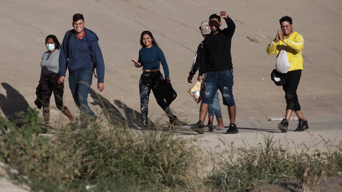 Los cruces ilegales de México a EEUU alcanzan el nivel más alto que se haya registrado en un año fiscal