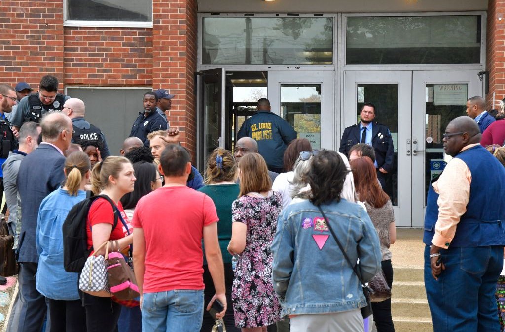Atacante de escuela en Missouri tenía un arma estilo AR-15, 600 balas y dejó nota