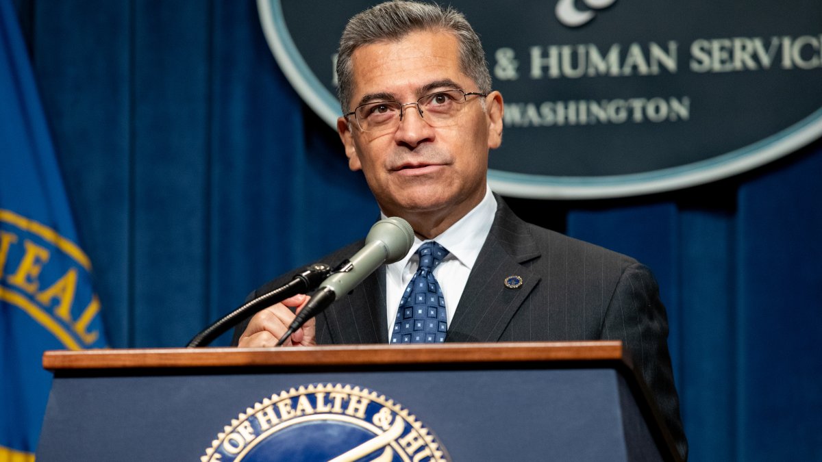 Secretario de salud de EEUU afirma que no hay una triplendemia