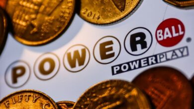 ¿Puede un indocumentado cobrar un premio del Powerball? ¿Ganar es una vía a la tarjeta verde?