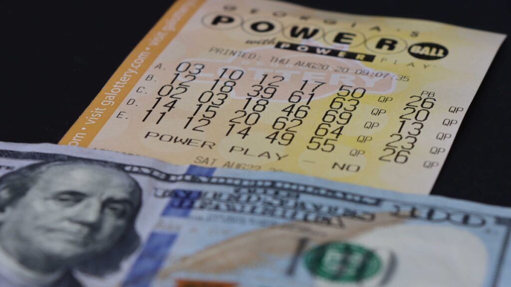 Conoce los números ganadores del sorteo del Powerball de $825 millones