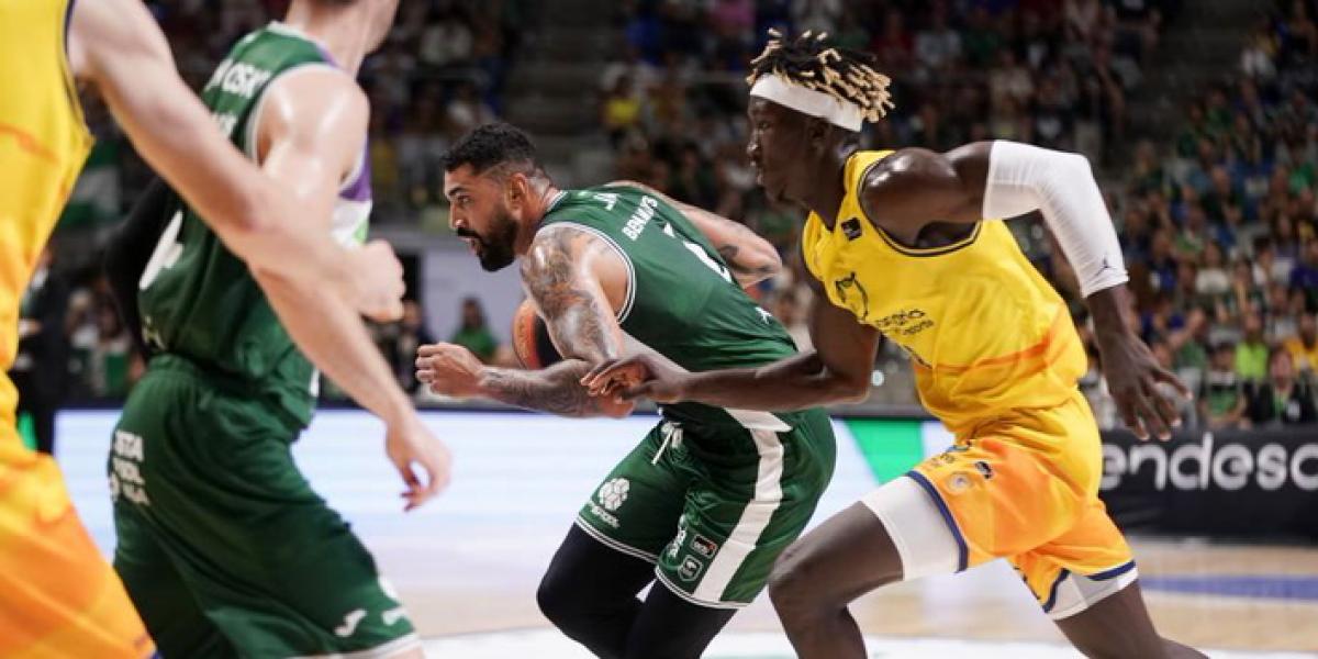 70-63: El Unicaja se estrena en el Carpena
