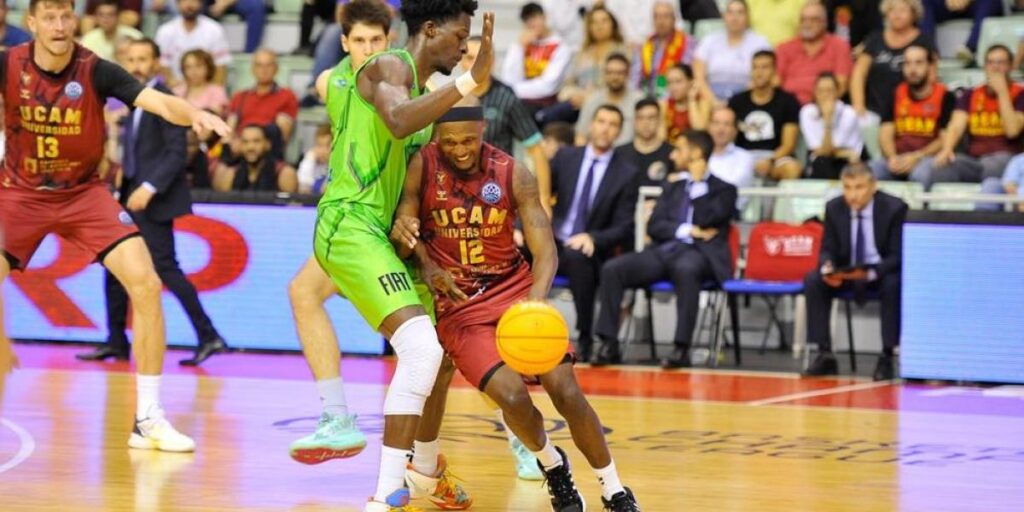 75-72: McFadden liquida a un combativo Tofas Bursa