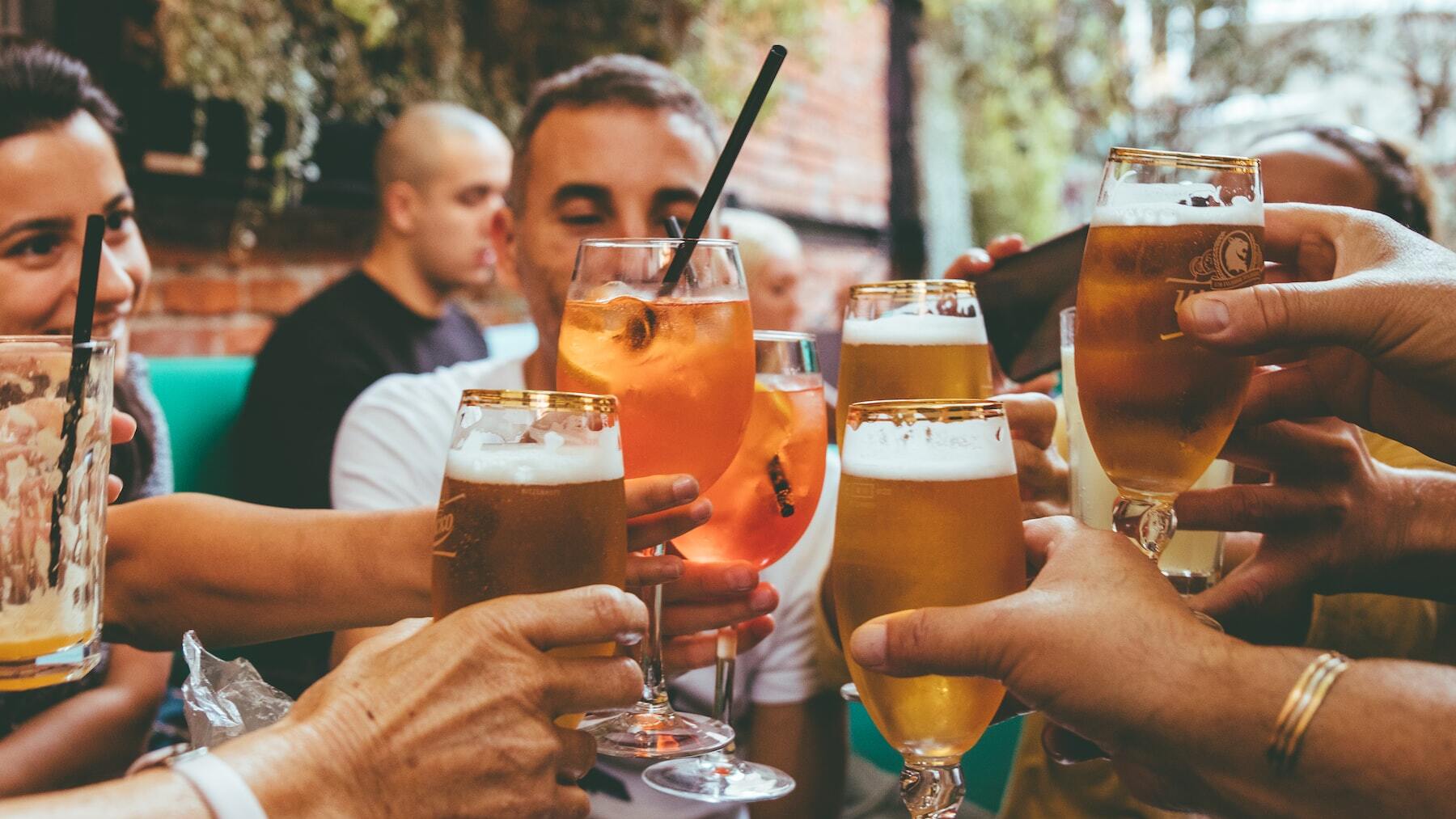 8 cosas que los bares no deberían cobrarte y, a veces, lo hacen