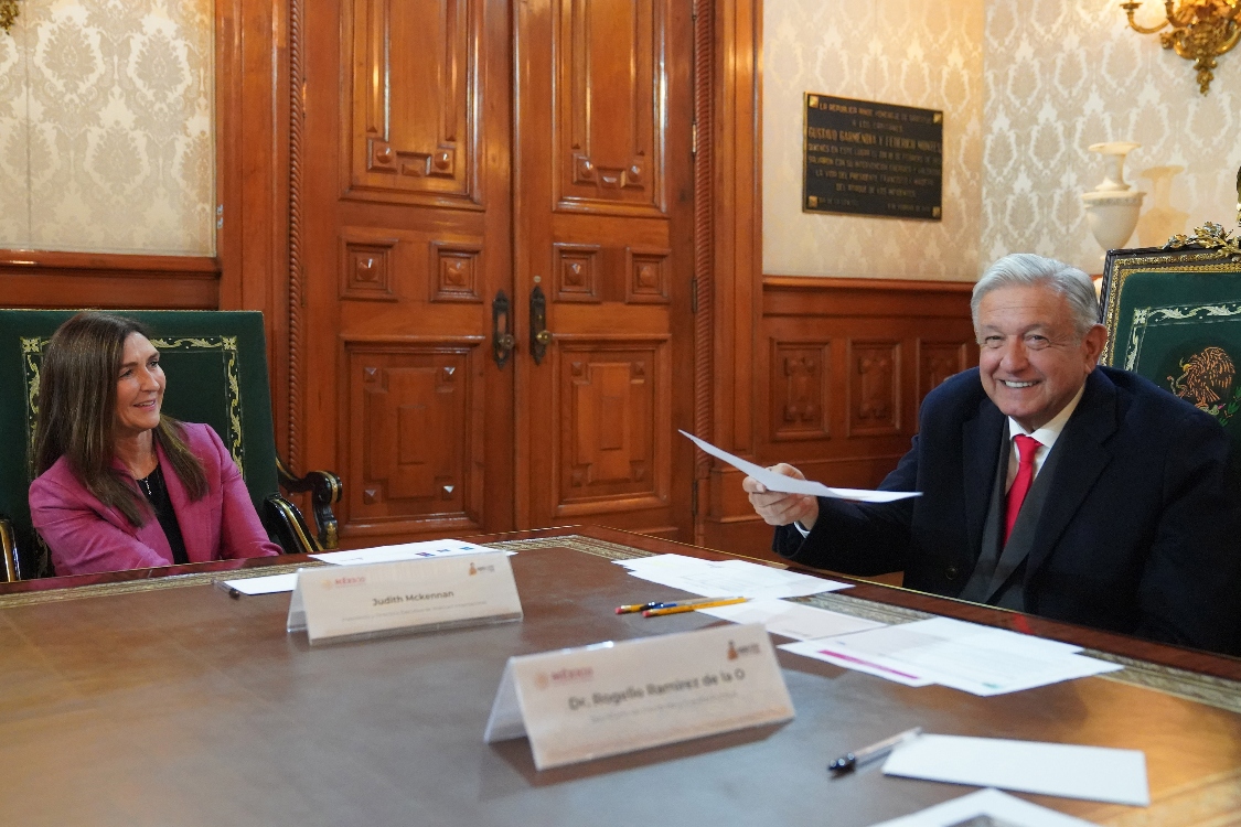 AMLO conversa con Walmart para bajar inflación en alimentos