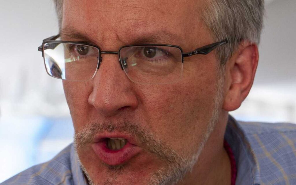 Ackerman denuncia que La Jornada y Canal Once no publican sus colaboraciones