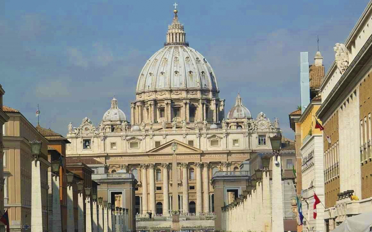 Acusan que Vaticano usó limosnas para pagar defensa en casos de abuso sexual en EU