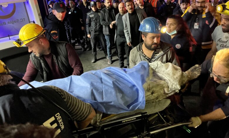Al menos 22 muertos deja explosión en mina de carbón en Turquía