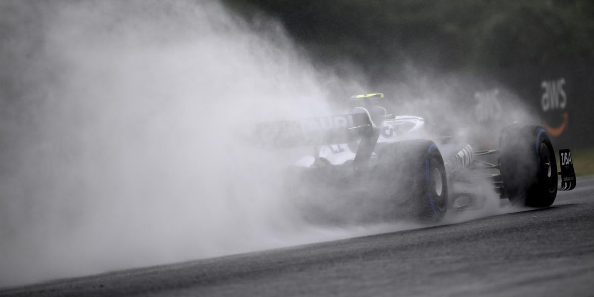 Alonso lidera los primeros libres en Japón, seguido de Sainz