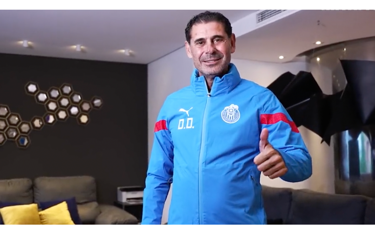 Así se puso Fernando Hierro los colores de Chivas | Video