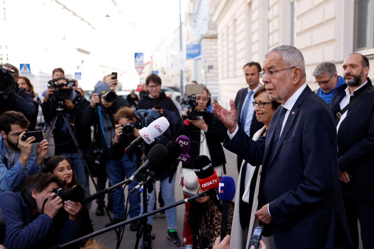Austria reelige al progresista Van der Bellen como presidente, según los primeros sondeos