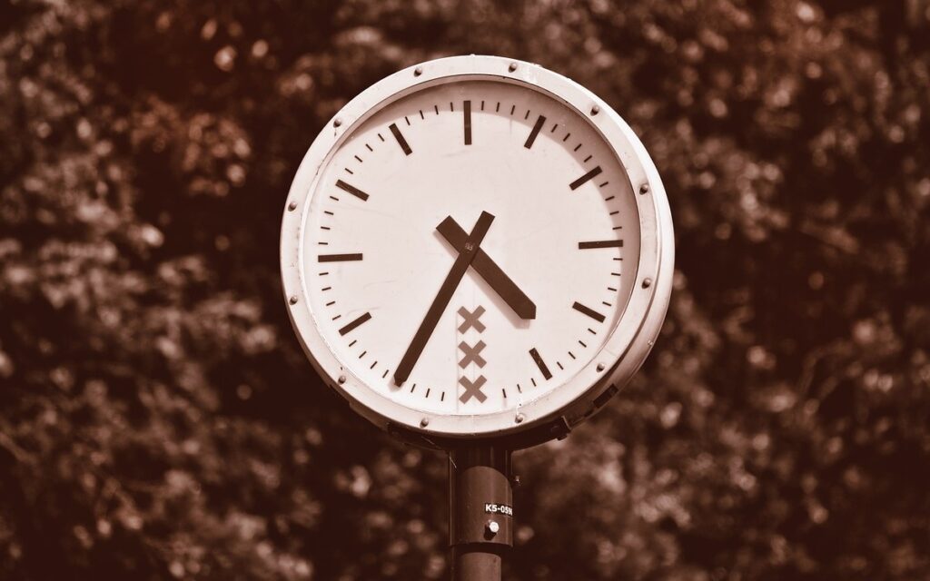 Avanza en Senado fin al horario de verano