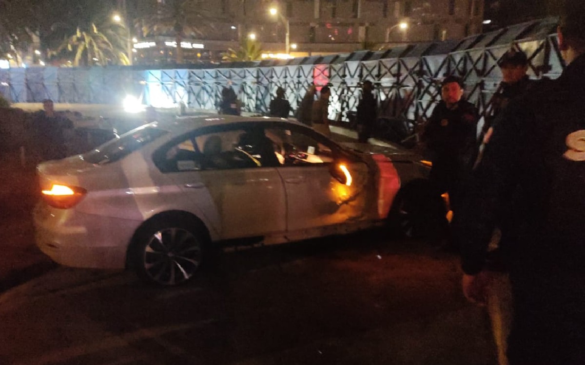 BMW se estrella contra Glorieta del Ahuehuete