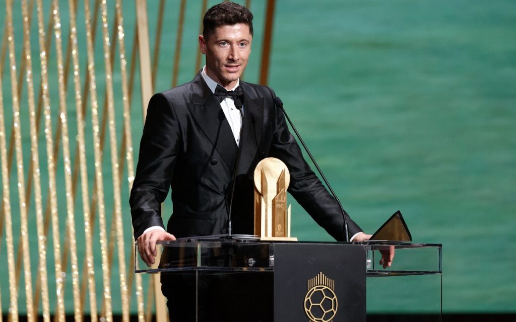 Balón de Oro 2022: Recibe Robert Lewandowski el Premio Gerd Müller | Video