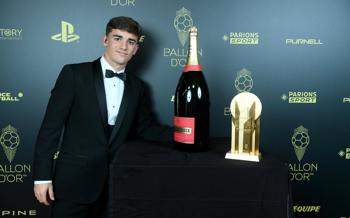 Balón de Oro: Recibe Gavi el Trofeo Raymond Kopa | Video