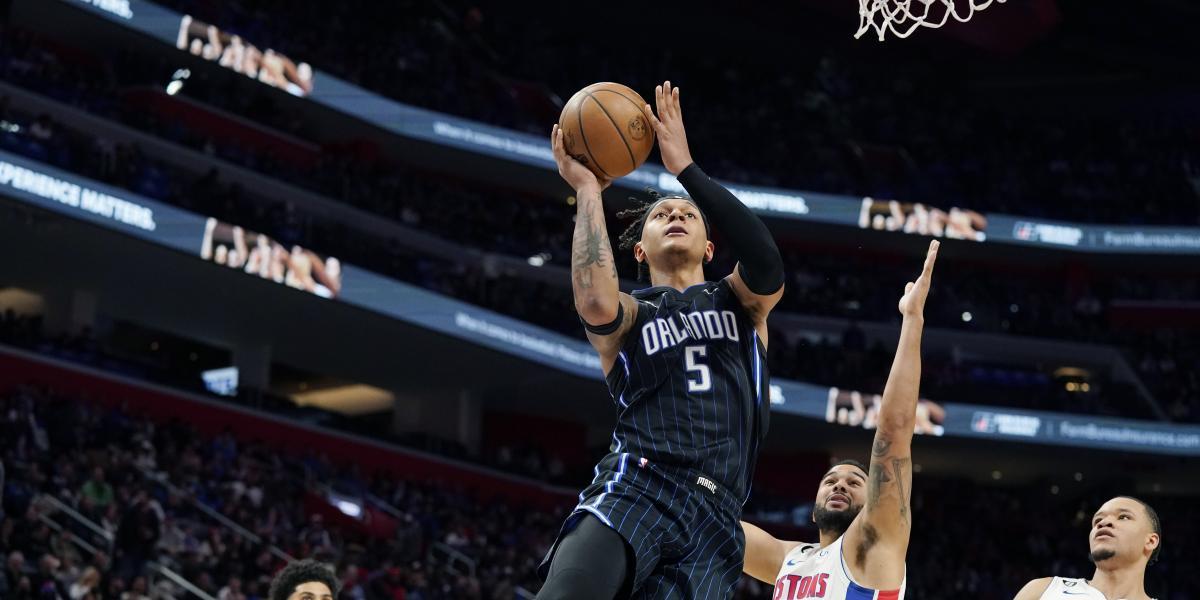 Banchero emula a LeBron en su debut