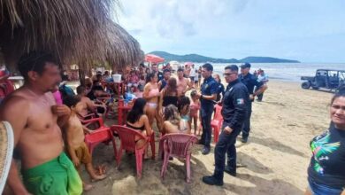 Bañistas de Nayarit acuden a las playas a pesar de riesgos por huracán