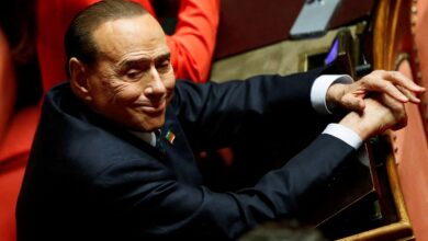 Berlusconi abochorna a los populares europeos