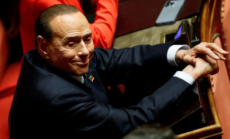 Berlusconi abochorna a los populares europeos