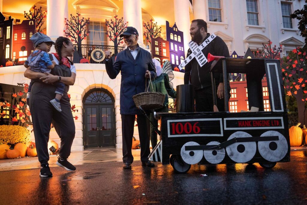 Biden amenaza con un impuesto a los beneficios de las petroleras si no bajan el precio de la gasolina