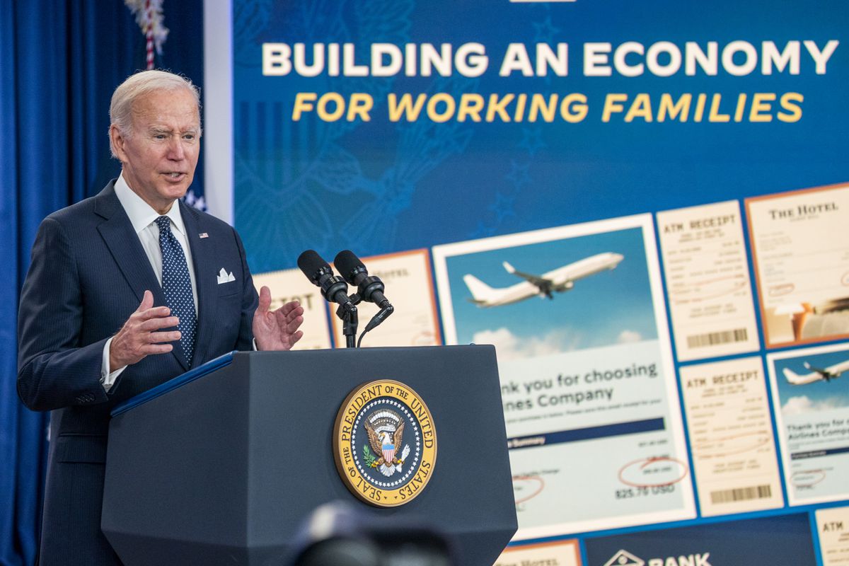 Biden lanza una ofensiva contra las comisiones abusivas de la banca de Estados Unidos