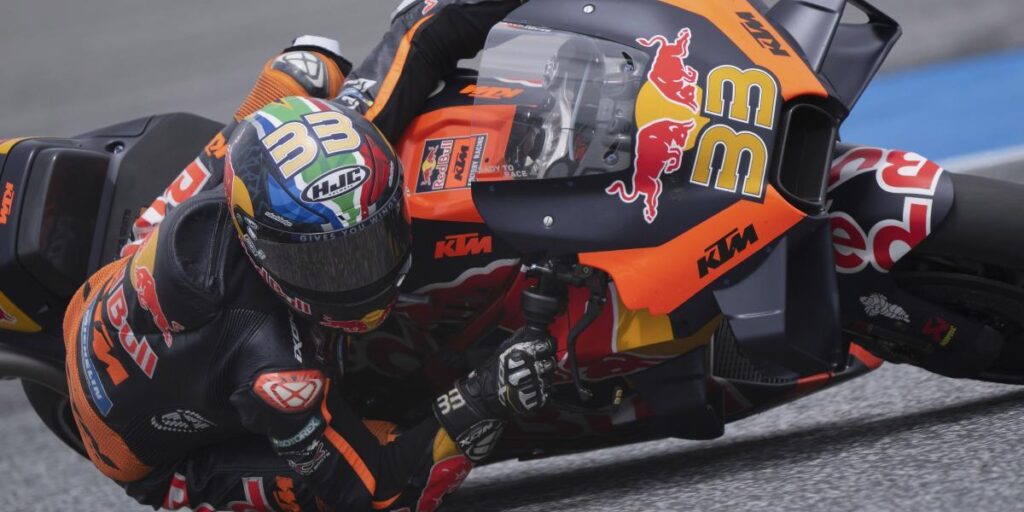 Binder supera en la última vuelta a Rins y Marc Márquez en los primeros libres